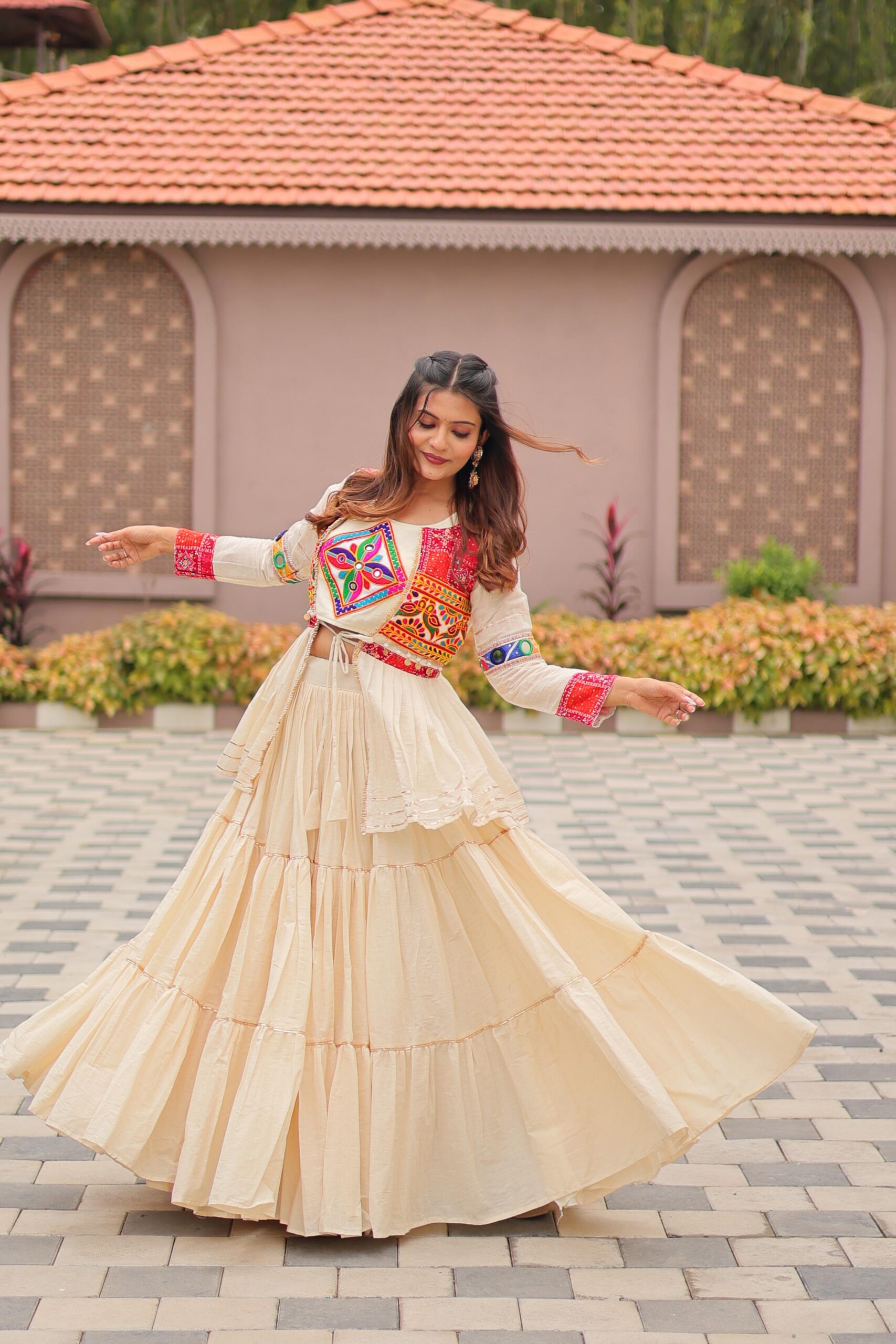 Ram 120 White in Pure Cotton Mirror Work & Gamthi Work Lehenga Choli . Exclusive Offer ₹3049. Delivery 4-6 Working Days. Shop now. | Lehenga, Bollywood Lehenga, Creative Lehenga, Designer Lehenga, Embroidered Lehenga, Party Wear Lehenga