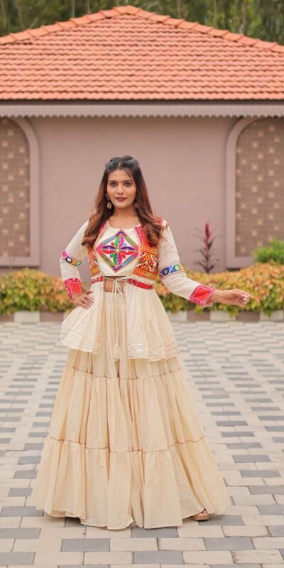 Ram 120 White in Pure Cotton Mirror Work & Gamthi Work Lehenga Choli . Exclusive Offer ₹3049. Delivery 4-6 Working Days. Shop now. | Lehenga, Bollywood Lehenga, Creative Lehenga, Designer Lehenga, Embroidered Lehenga, Party Wear Lehenga