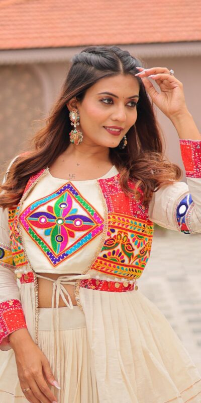 Ram 120 White in Pure Cotton Mirror Work & Gamthi Work Lehenga Choli . Exclusive Offer ₹3049. Delivery 4-6 Working Days. Shop now. | Lehenga, Bollywood Lehenga, Creative Lehenga, Designer Lehenga, Embroidered Lehenga, Party Wear Lehenga