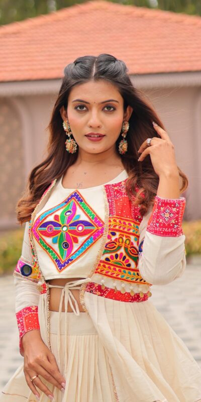 Ram 120 White in Pure Cotton Mirror Work & Gamthi Work Lehenga Choli . Exclusive Offer ₹3049. Delivery 4-6 Working Days. Shop now. | Lehenga, Bollywood Lehenga, Creative Lehenga, Designer Lehenga, Embroidered Lehenga, Party Wear Lehenga