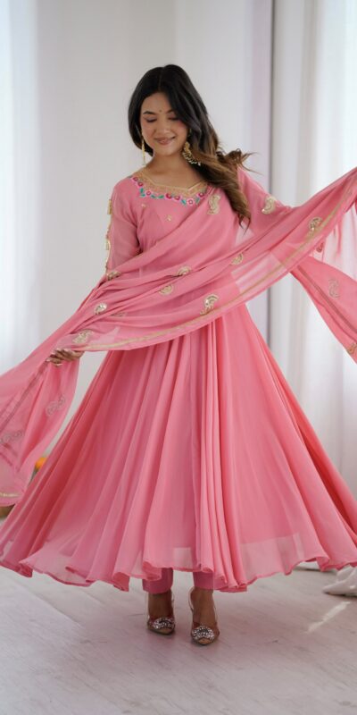 SRK 5363 Dusty Pink | Dusty Pink Faux Georgette Gown with Sequins Work & Embroidery Work. Affordable Price ₹2099. Delivery 4-6 Working Days. Shop now. | Gowns, Bollywood Gowns, Creative Gowns, Designer Gowns, Embroidered Gowns, Party Wear Gowns