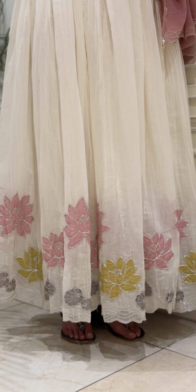 NSR 911 White Faux Georgette Gown Perfect for Wedding, Party, Raksha Bandhan, Temple Visit, Onam – . Get it for ₹2399. Delivery 4-6 Working Days. Shop now | Gowns, Bollywood Gowns, Creative Gowns, Designer Gowns, Embroidered Gowns, Party Wear Gowns