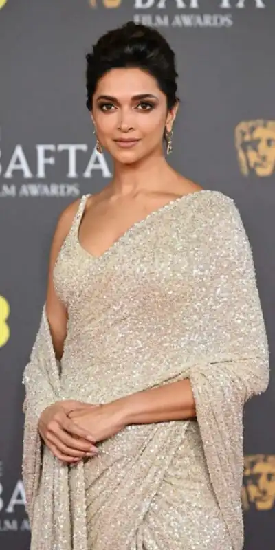 Golden Georgette Embroidery Saree | Sarees, Bollywood Sarees, Creative Sarees, Designer Sarees, Embroidered Sarees, Ethnic Saree, Modern Digital sarees, Party Wear Sarees