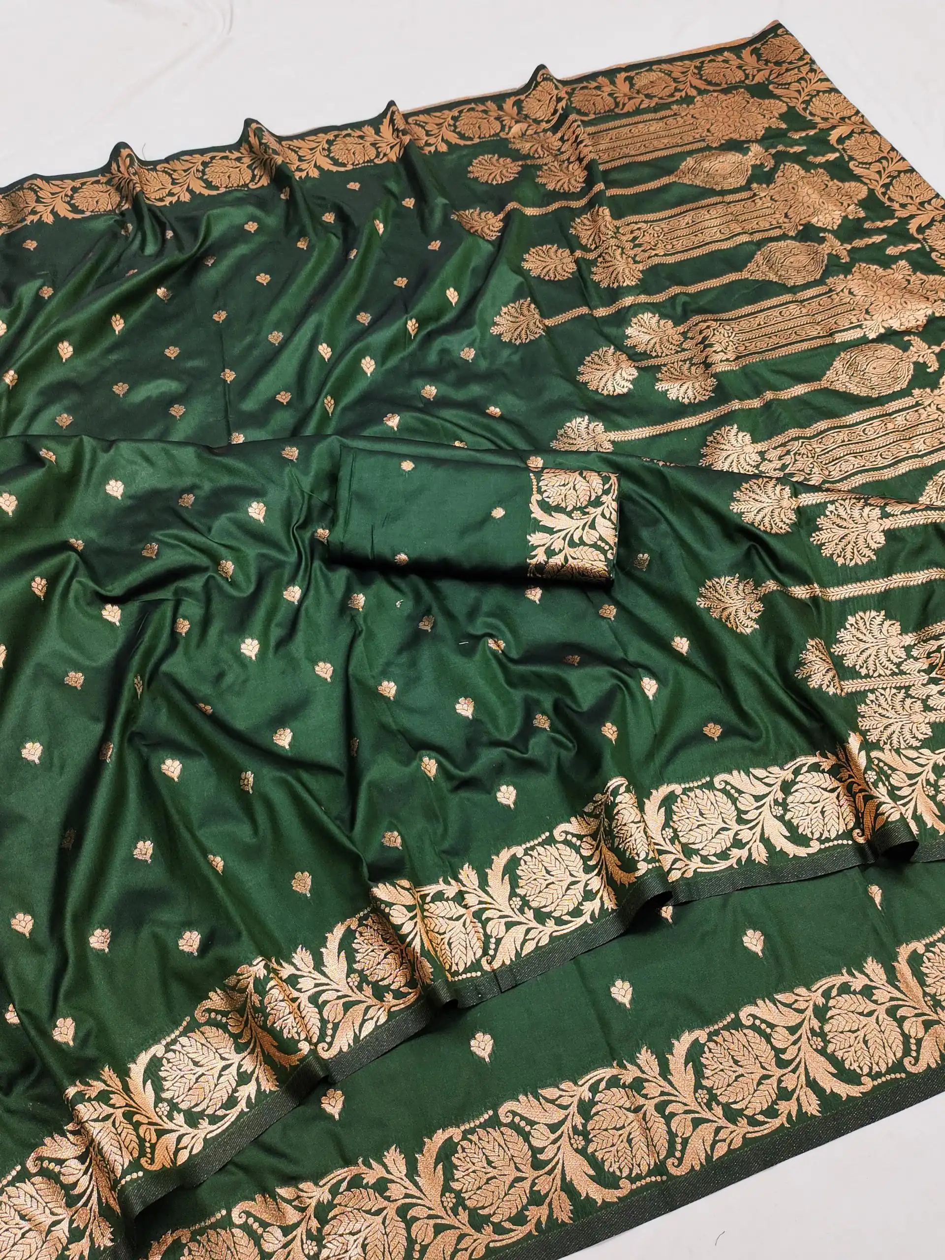 Green Banarasi Silk With Lace and Zari Work Saree | Sarees, Bollywood Sarees, Creative Sarees, Designer Sarees, Embroidered Sarees, Ethnic Saree, Modern Digital sarees, Party Wear Sarees