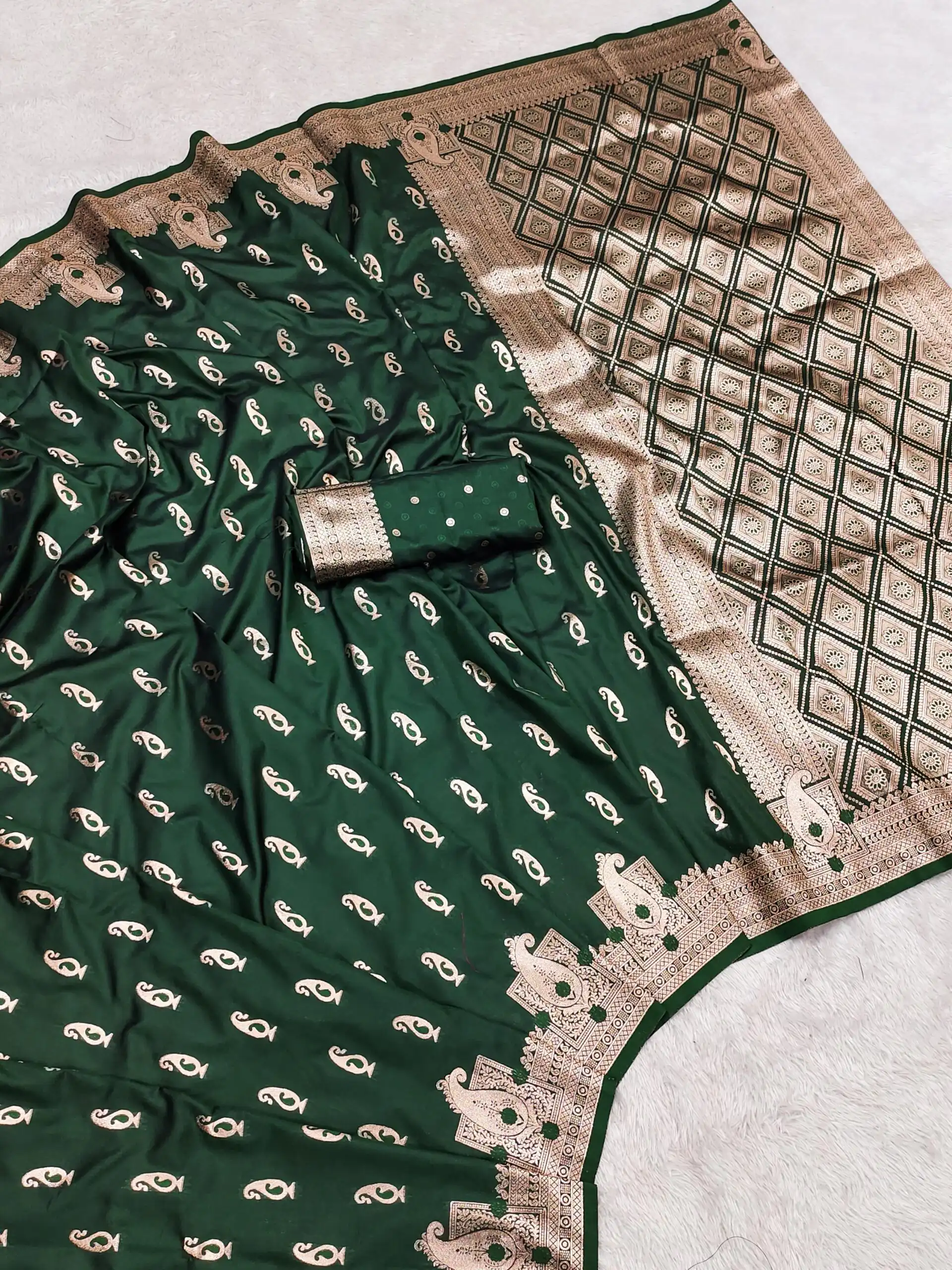Green Banarasi Silk Zari Weaving Saree | Sarees, Bollywood Sarees, Creative Sarees, Designer Sarees, Embroidered Sarees, Ethnic Saree, Modern Digital sarees, Party Wear Sarees