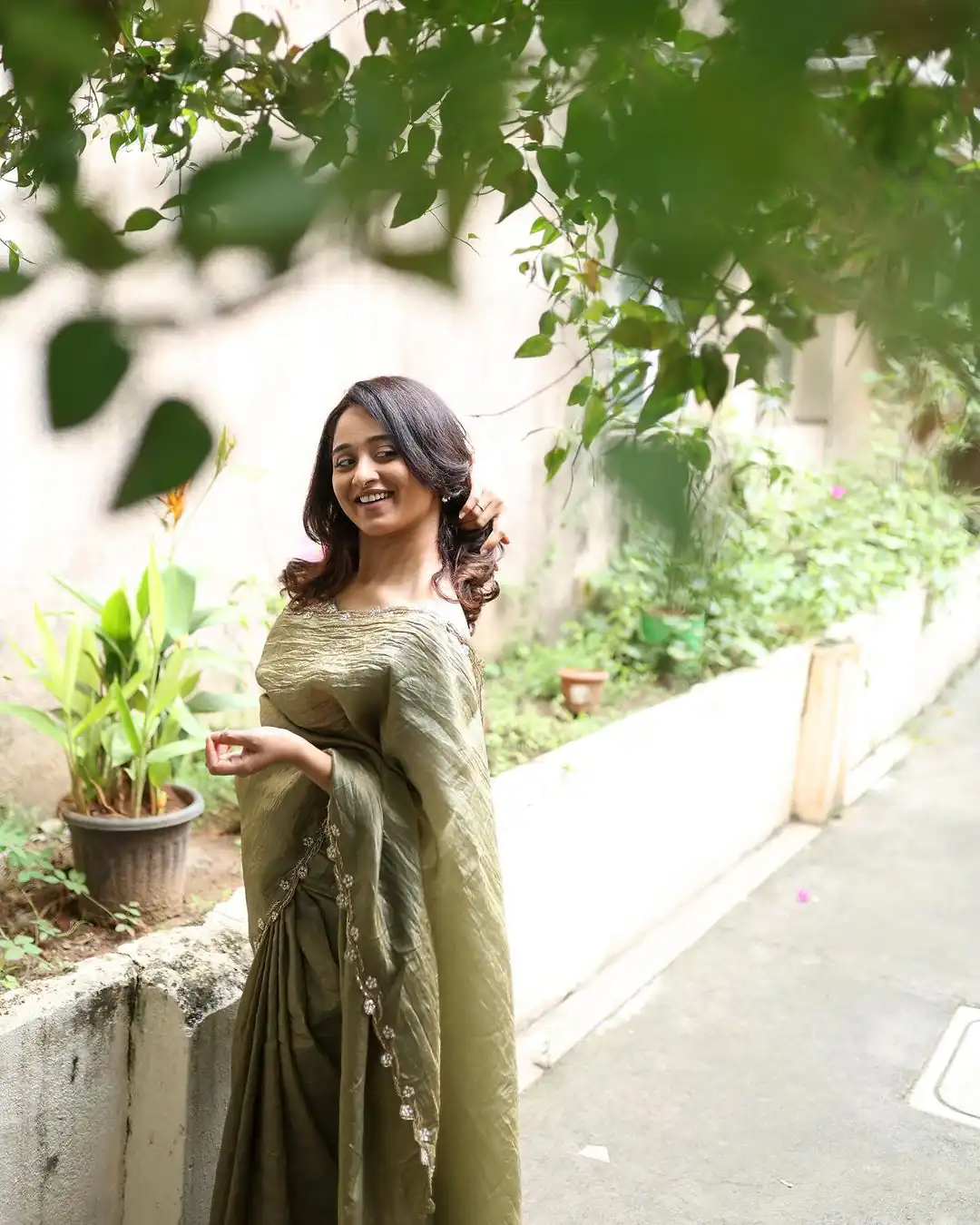 Mehendi Gold Crush Lace Border Work Saree | Sarees, Bollywood Sarees, Creative Sarees, Designer Sarees, Embroidered Sarees, Ethnic Saree, Modern Digital sarees, Party Wear Sarees