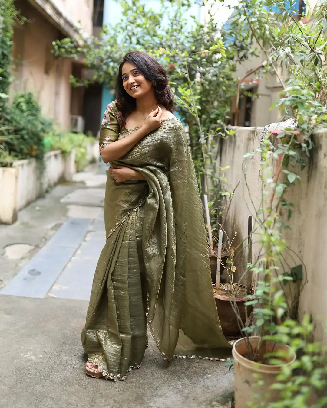 Mehendi Gold Crush Lace Border Work Saree | Sarees, Bollywood Sarees, Creative Sarees, Designer Sarees, Embroidered Sarees, Ethnic Saree, Modern Digital sarees, Party Wear Sarees