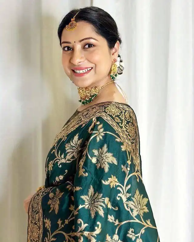 Peacock Green Lichi Silk Lace Border Work Saree | Sarees, Bollywood Sarees, Creative Sarees, Designer Sarees, Embroidered Sarees, Ethnic Saree, Modern Digital sarees, Party Wear Sarees