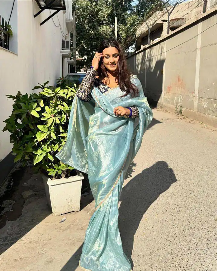 Sky Blue Tissue Crush Silk Fabric With Fancy Lace Saree | Sarees, Bollywood Sarees, Creative Sarees, Designer Sarees, Embroidered Sarees, Ethnic Saree, Modern Digital sarees, Party Wear Sarees