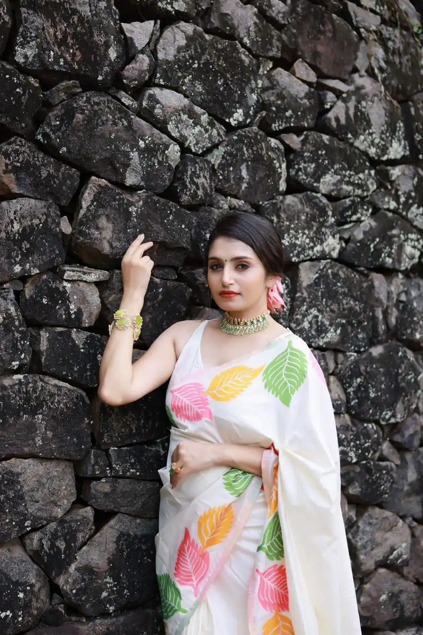 White Soft Lichi Silk Lace Border Work Saree | Sarees, Bollywood Sarees, Creative Sarees, Designer Sarees, Embroidered Sarees, Ethnic Saree, Modern Digital sarees, Party Wear Sarees