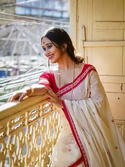 White Soft Lilan Slab Weaving Work Saree | Sarees, Bollywood Sarees, Creative Sarees, Designer Sarees, Embroidered Sarees, Ethnic Saree, Modern Digital sarees, Party Wear Sarees