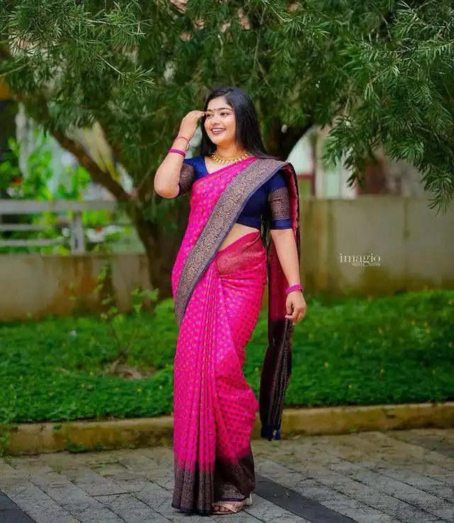 Perfect Pink Lichi Silk Jacquard All Over Work Saree - Image 6
