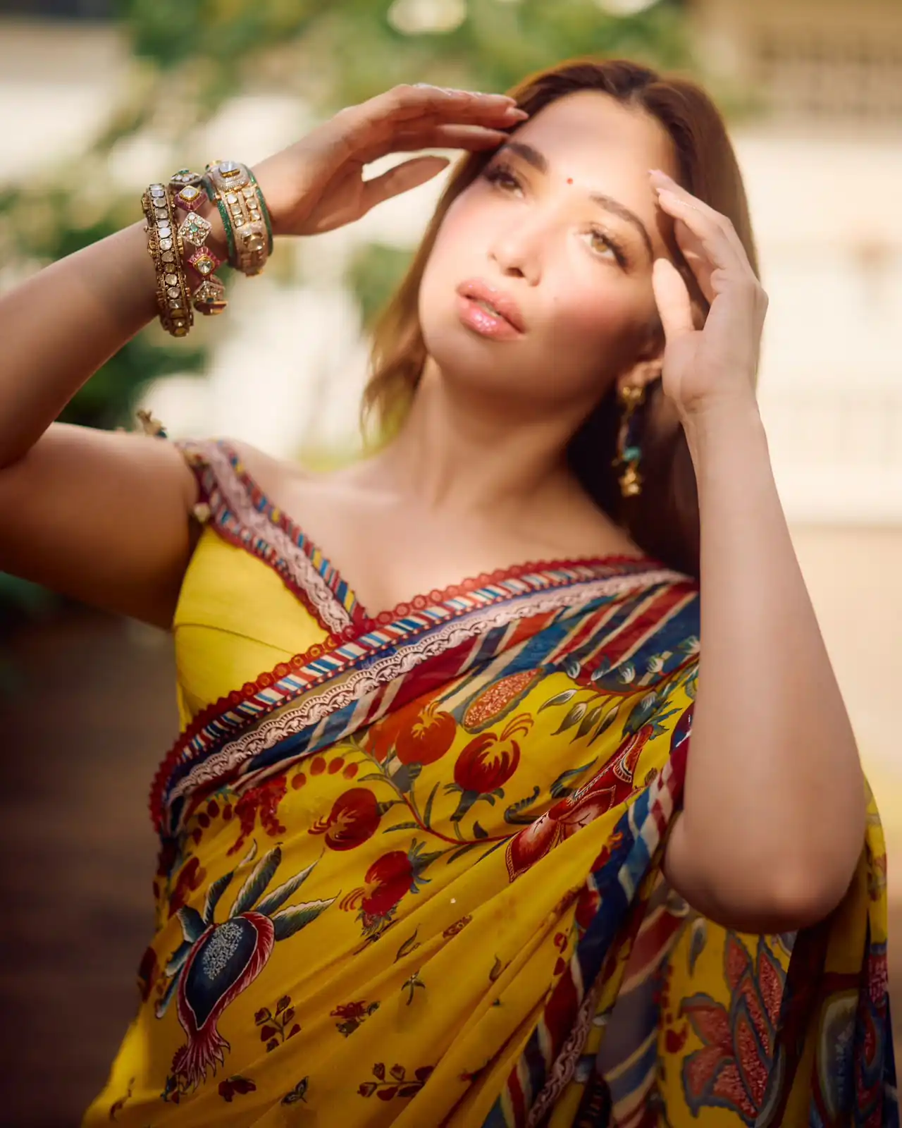 Pretty Yellow Fox Georgette Print With Fancy Lace Work Saree - Image 5